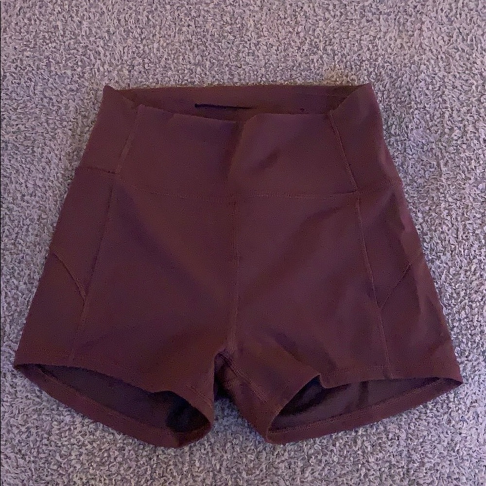 Lulu lemon booty shorts
